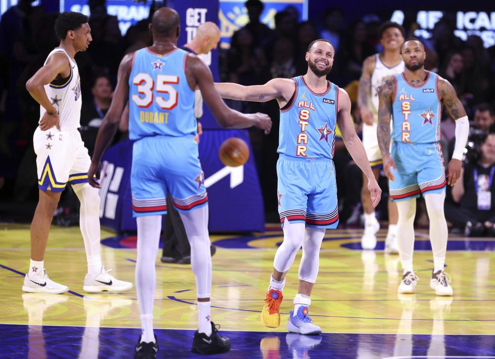 刻送出助攻 刻送出助攻