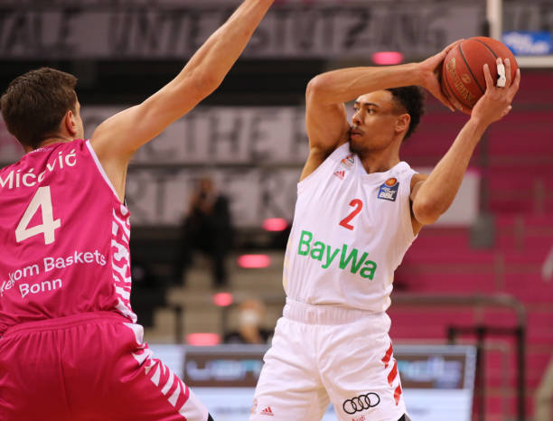 他不仅在比 他不仅在比